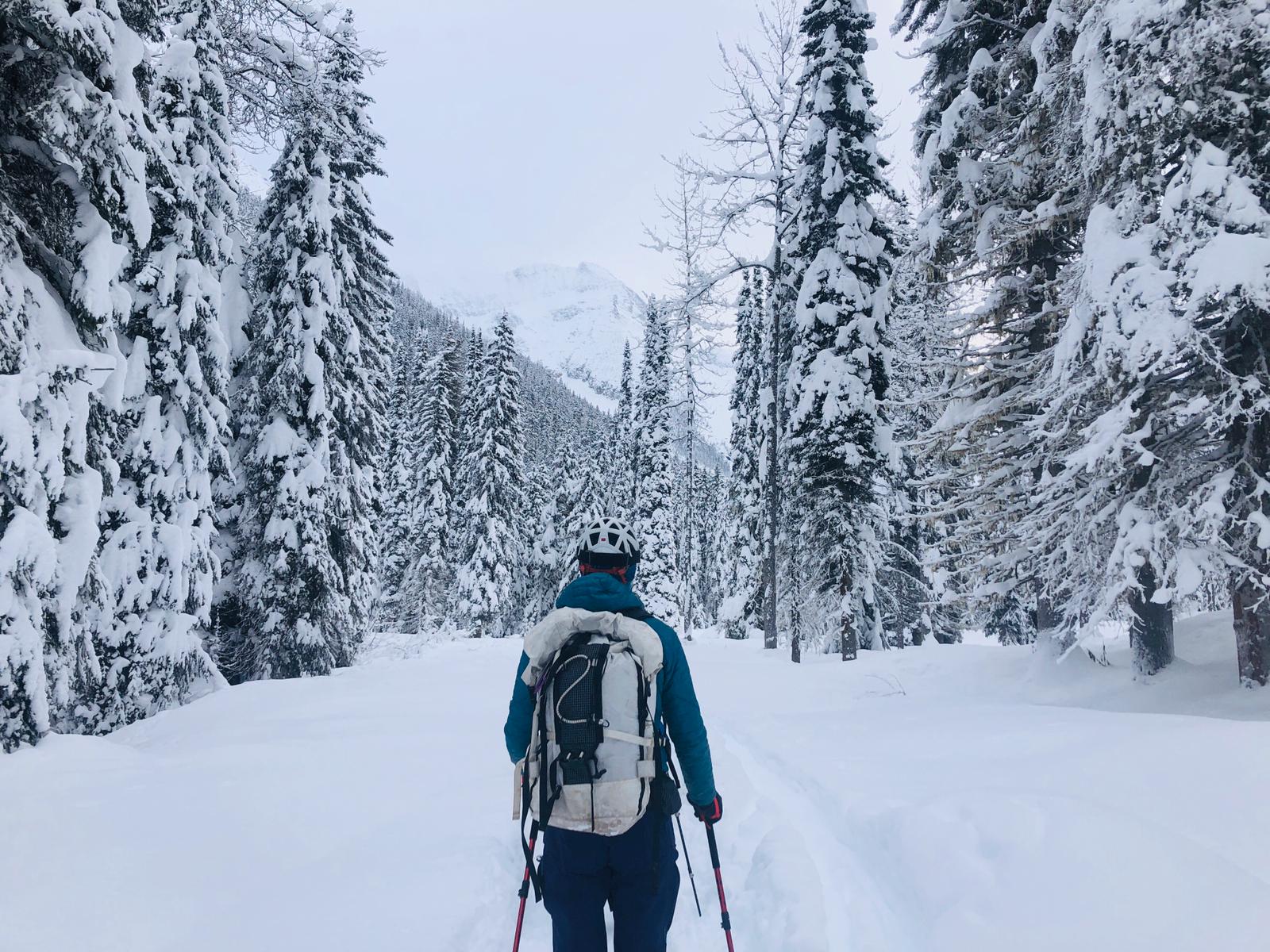 Skiing to Asulken Hut